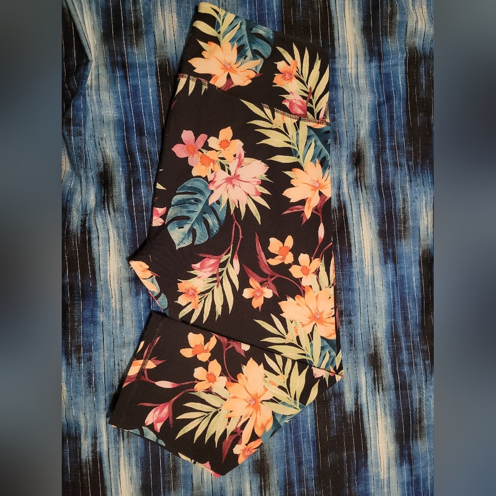Old Navy Active Leggings, XL, Black with Tropical Prints